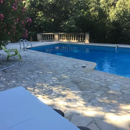 Domaine Pansu بيت للعطل *